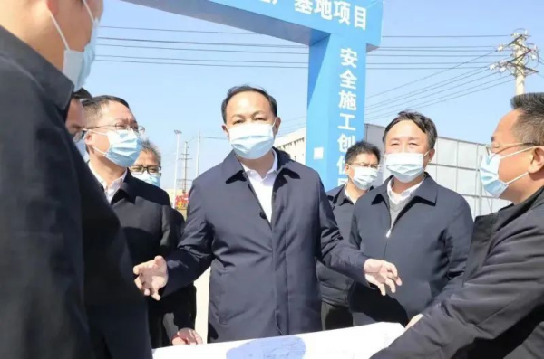 長(zhǎng)沙市委副書(shū)記、市長(zhǎng)鄭建新春節(jié)開(kāi)工調(diào)研中偉股份全球研發(fā)基地